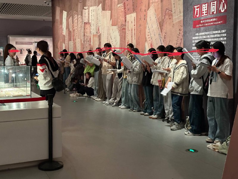 D3 上 陕西历史博物馆超多导游,甚至还有很多一排排的学生在这里上课背书拍的最多的竟然是别人的课程作业这个博物馆还挺难约的,约了很多天才能约得上,听说本地人天天抢都很难抢#真西安旅游D3 上 陕西历史博物馆超多导游,甚至还有很多一排排的学生在这里上课背书拍的最多的竟然是别人的课程作业这个博物馆还挺难约的,约了很多天才能约得上,听说本地人天天抢都很难抢#真西安旅游